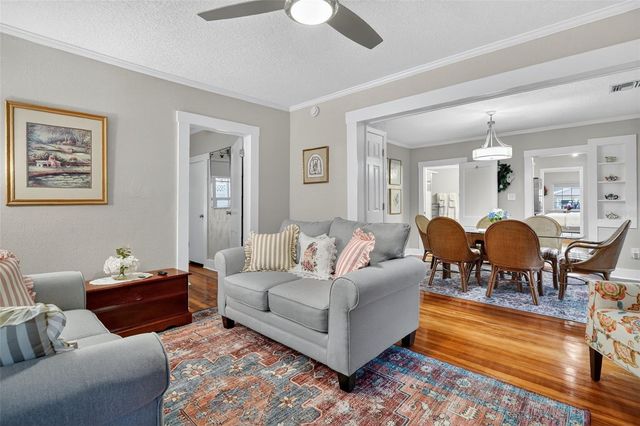 418 E 10TH AVENUE, Mount Dora, FL 32757