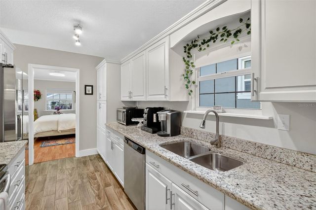 418 E 10TH AVENUE, Mount Dora, FL 32757