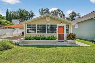418 E 10TH AVENUE, Mount Dora, FL 32757