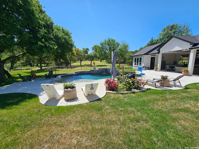 1033 MYSTIC SHORES BLVD, Spring Branch, TX 78070