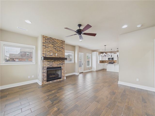 676 N Malbec Road, Fayetteville, AR 72704