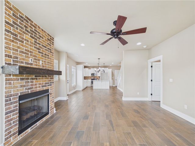 676 N Malbec Road, Fayetteville, AR 72704