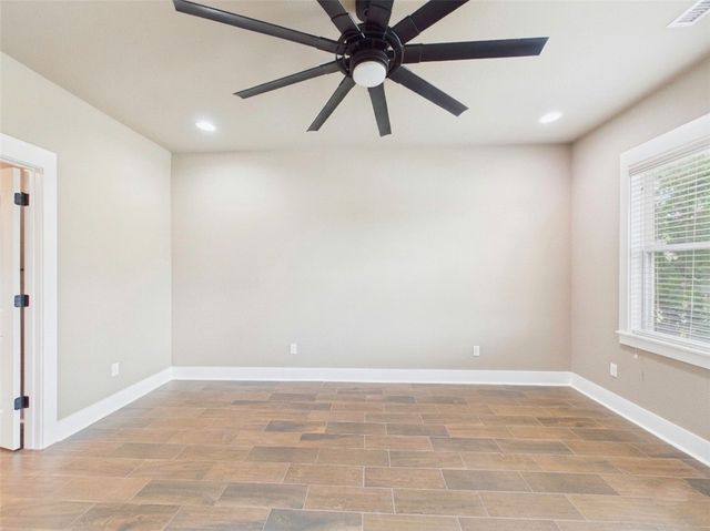 676 N Malbec Road, Fayetteville, AR 72704