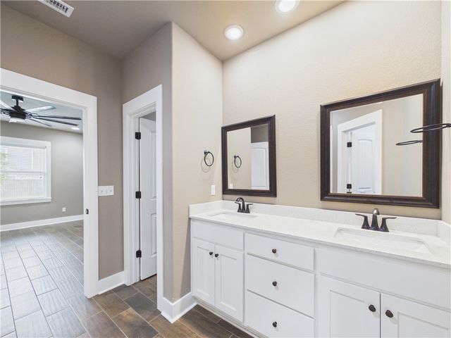 676 N Malbec Road, Fayetteville, AR 72704