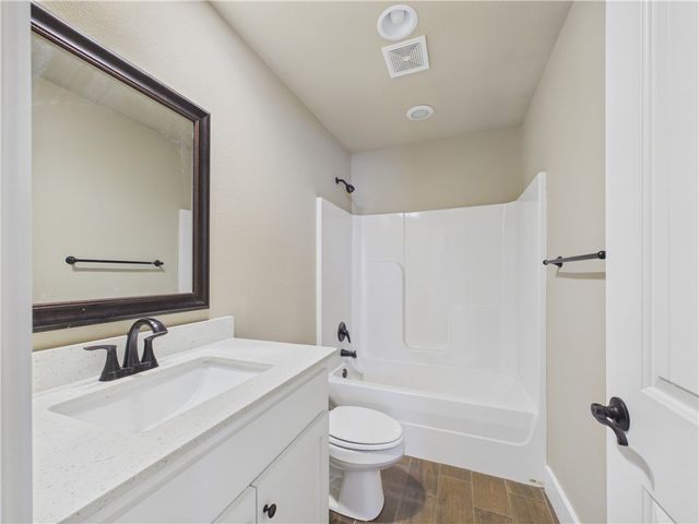 676 N Malbec Road, Fayetteville, AR 72704