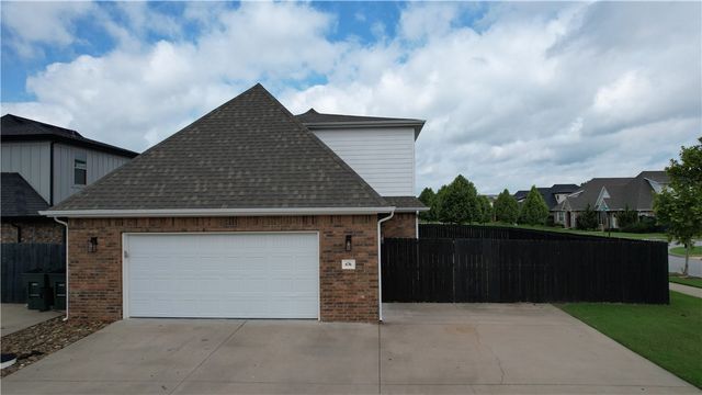676 N Malbec Road, Fayetteville, AR 72704