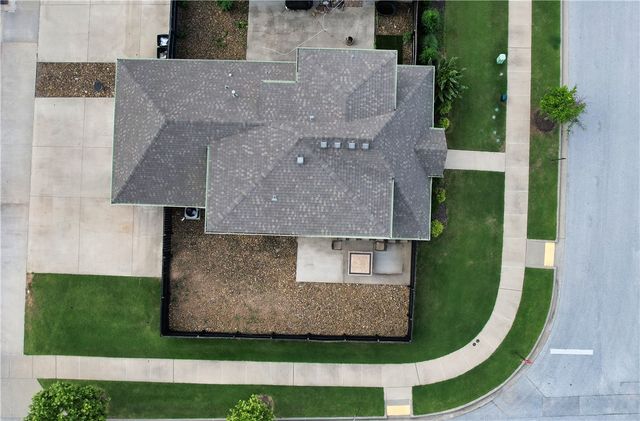676 N Malbec Road, Fayetteville, AR 72704