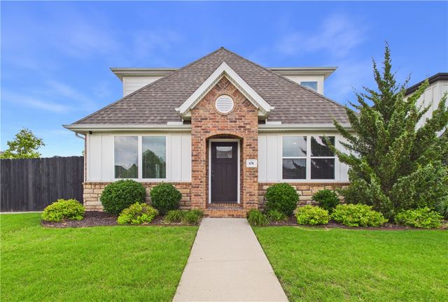 676 N Malbec Road, Fayetteville, AR 72704