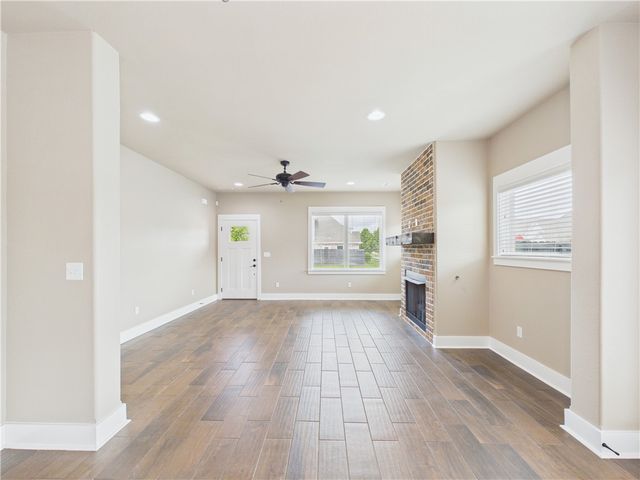 676 N Malbec Road, Fayetteville, AR 72704