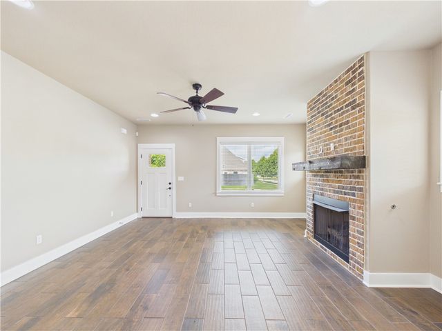 676 N Malbec Road, Fayetteville, AR 72704