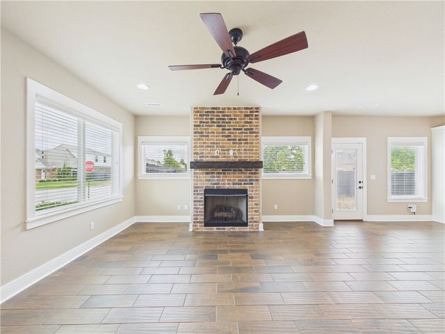 676 N Malbec Road, Fayetteville, AR 72704