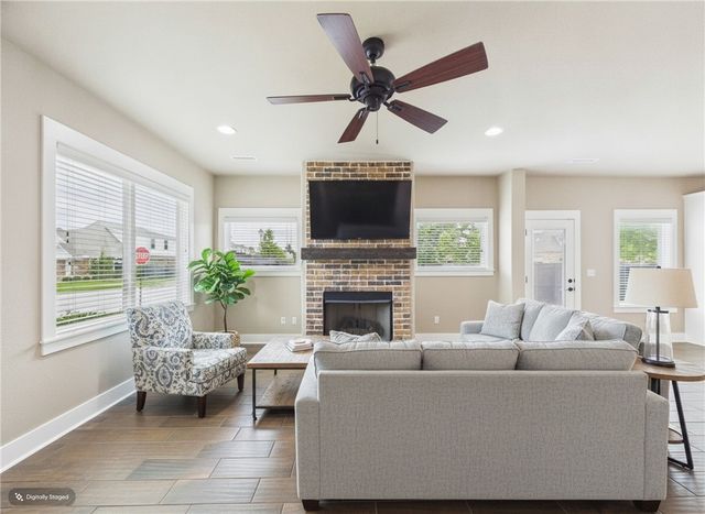 676 N Malbec Road, Fayetteville, AR 72704