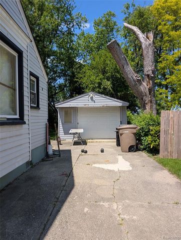 309 Michigan Avenue, Pontiac, MI 48342