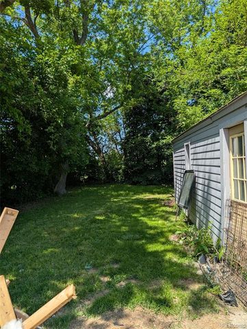 309 Michigan Avenue, Pontiac, MI 48342