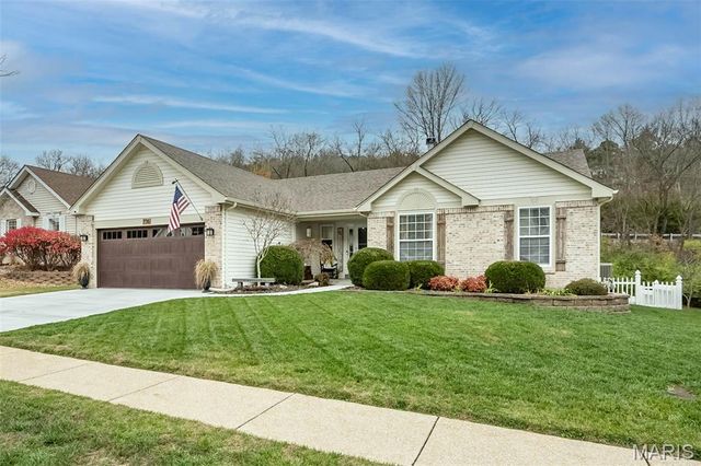 736 Emerald Oaks Court, Eureka, MO 63025