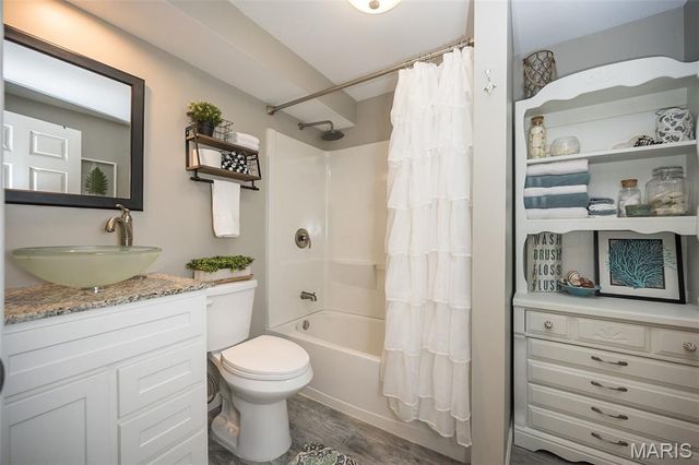 736 Emerald Oaks Court, Eureka, MO 63025