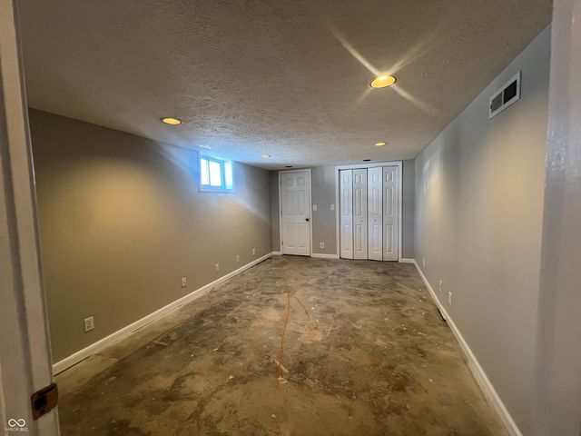 27 Beechgrove Avenue, Batesville, IN 47006