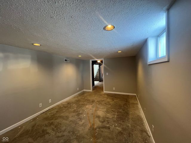 27 Beechgrove Avenue, Batesville, IN 47006