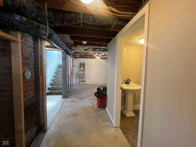 27 Beechgrove Avenue, Batesville, IN 47006