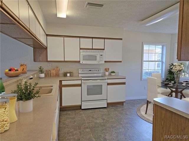 6456 W Cannondale Drive, Crystal River, FL 34429