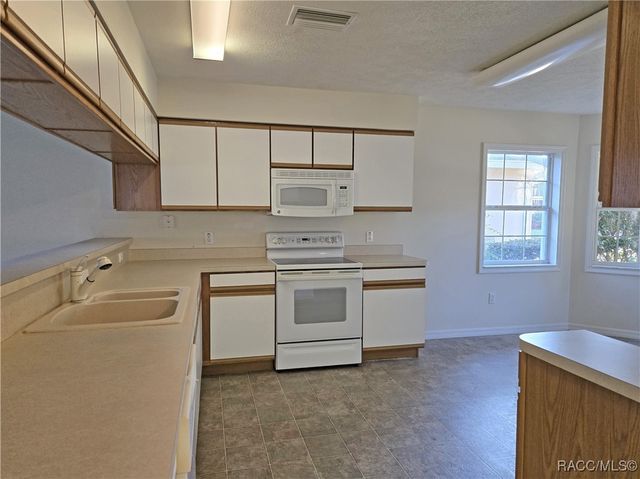 6456 W Cannondale Drive, Crystal River, FL 34429