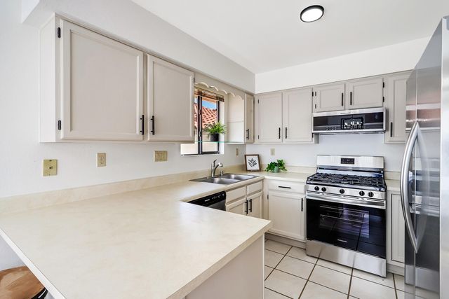 10326 Oso Redondo NE, Albuquerque, NM 87111