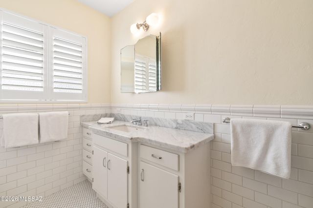 225 N Sierra Vista Drive, Tucson, AZ 85719