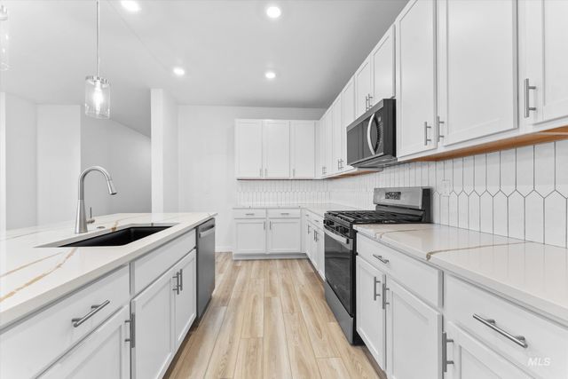 7805 E Beaufort St, Nampa, ID 83687