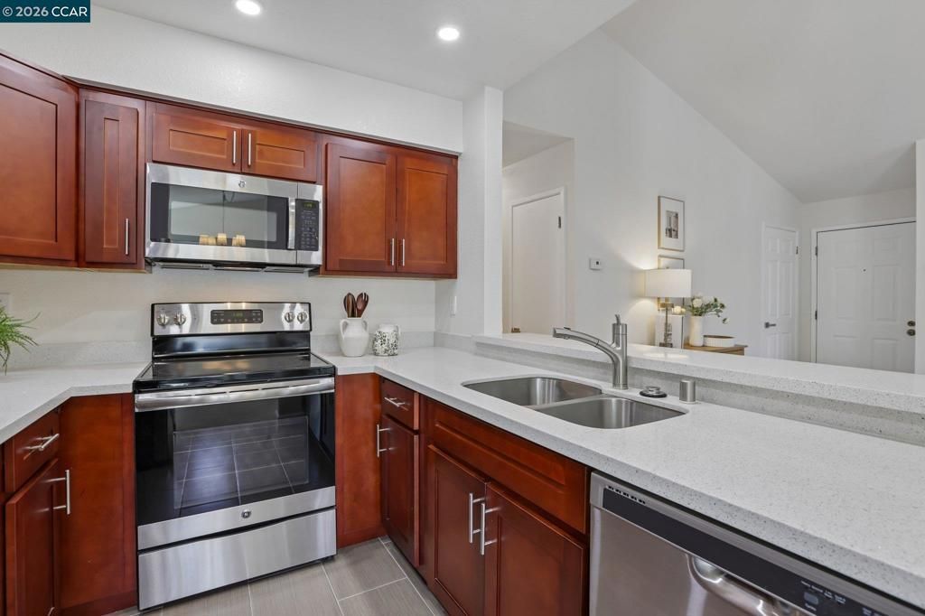 Image 13 of property listing at 271 Norris Canyon Ter A, San Ramon, CA 94583