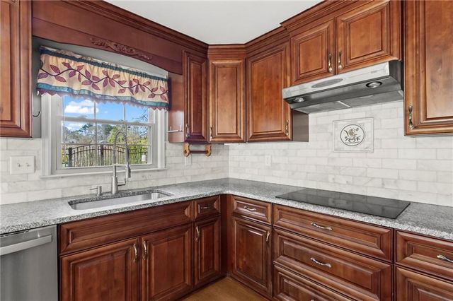 146 Lakeside Drive NW, Kennesaw, GA 30144