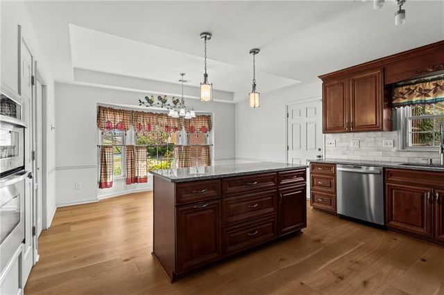 146 Lakeside Drive NW, Kennesaw, GA 30144