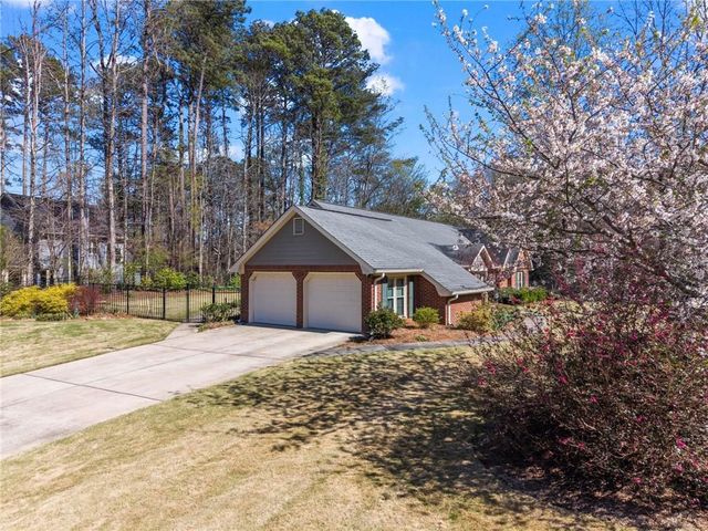 146 Lakeside Drive NW, Kennesaw, GA 30144