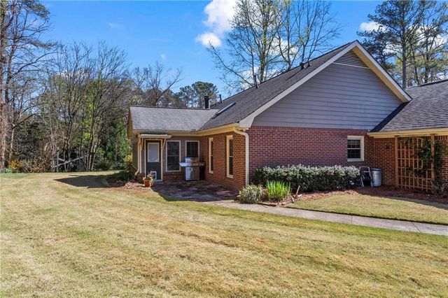 146 Lakeside Drive NW, Kennesaw, GA 30144