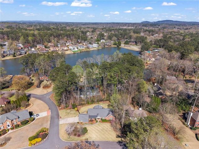 146 Lakeside Drive NW, Kennesaw, GA 30144