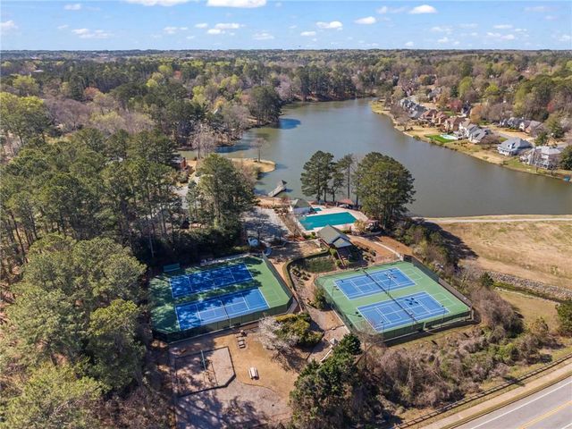 146 Lakeside Drive NW, Kennesaw, GA 30144