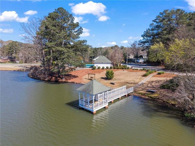 146 Lakeside Drive NW, Kennesaw, GA 30144