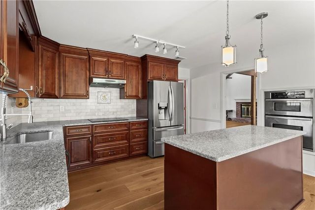 146 Lakeside Drive NW, Kennesaw, GA 30144