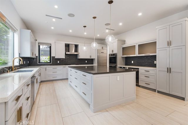 5017 Hesperia Ave, Encino, CA 91316