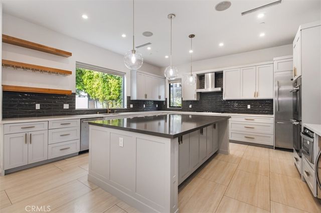5017 Hesperia Ave, Encino, CA 91316