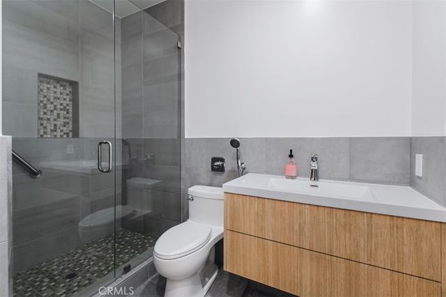 5017 Hesperia Ave, Encino, CA 91316