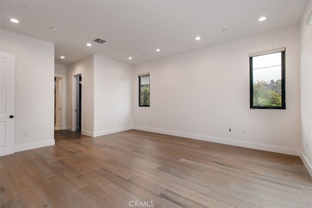 5017 Hesperia Ave, Encino, CA 91316