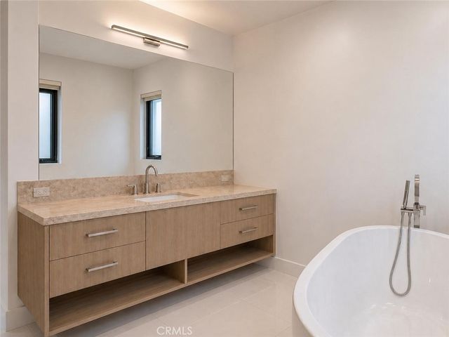 5017 Hesperia Ave, Encino, CA 91316