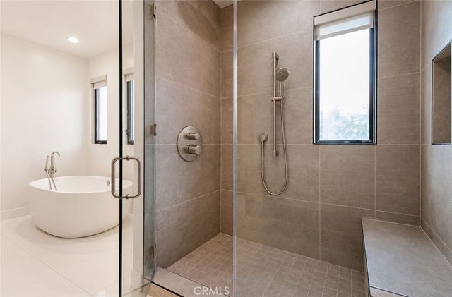 5017 Hesperia Ave, Encino, CA 91316
