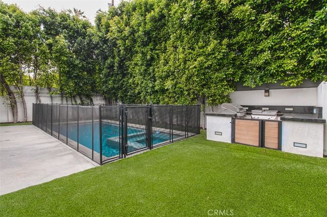 5017 Hesperia Ave, Encino, CA 91316