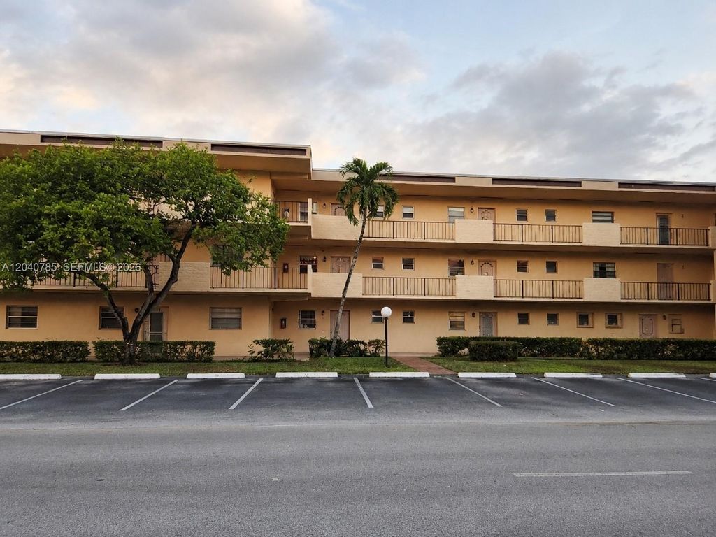 301 Cambridge Road 306, Hollywood, FL 33024
