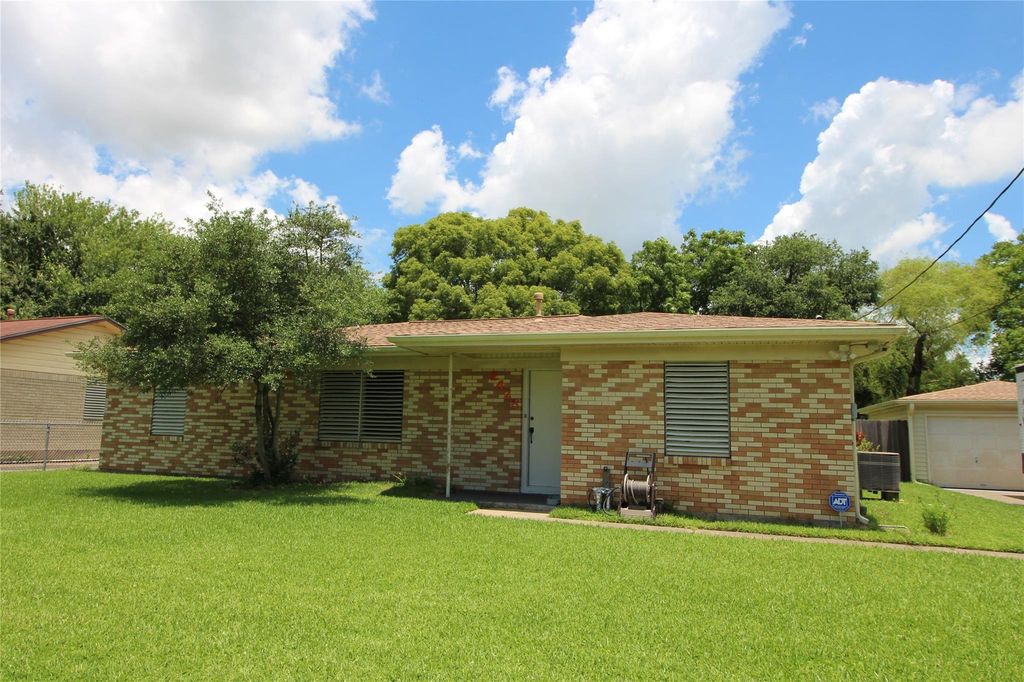 2428 Corbett Street, La Marque, TX 77568