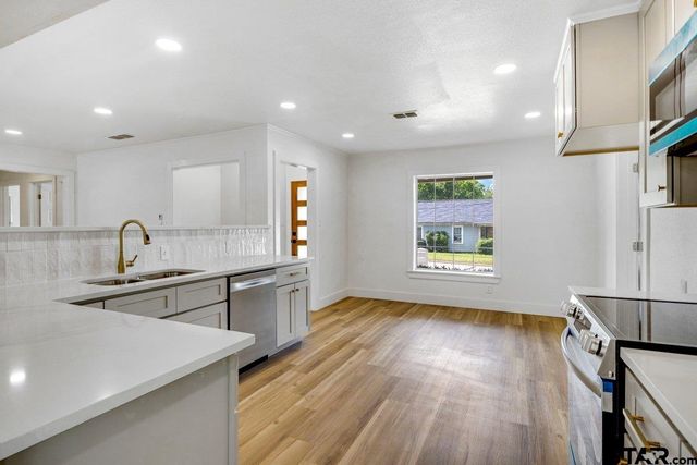 1513 E Lawrence St, Tyler, TX 75702