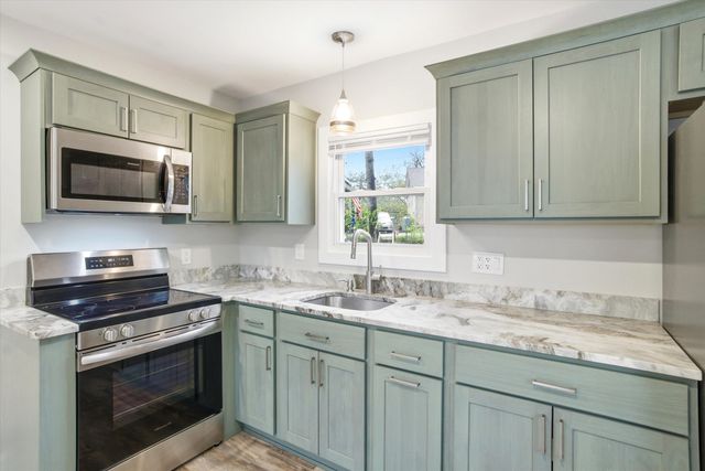 93 Lynchville Park Road, Goffstown, NH 03045