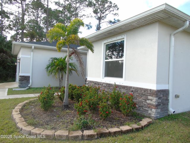 150 Delia Avenue NW, Palm Bay, FL 32907