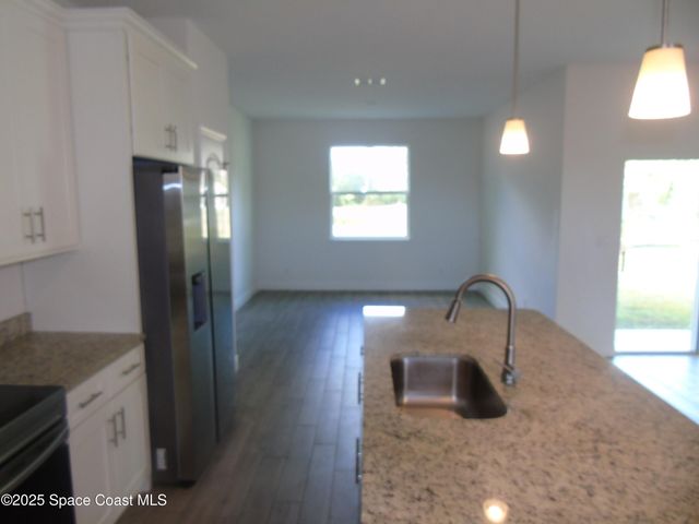 150 Delia Avenue NW, Palm Bay, FL 32907